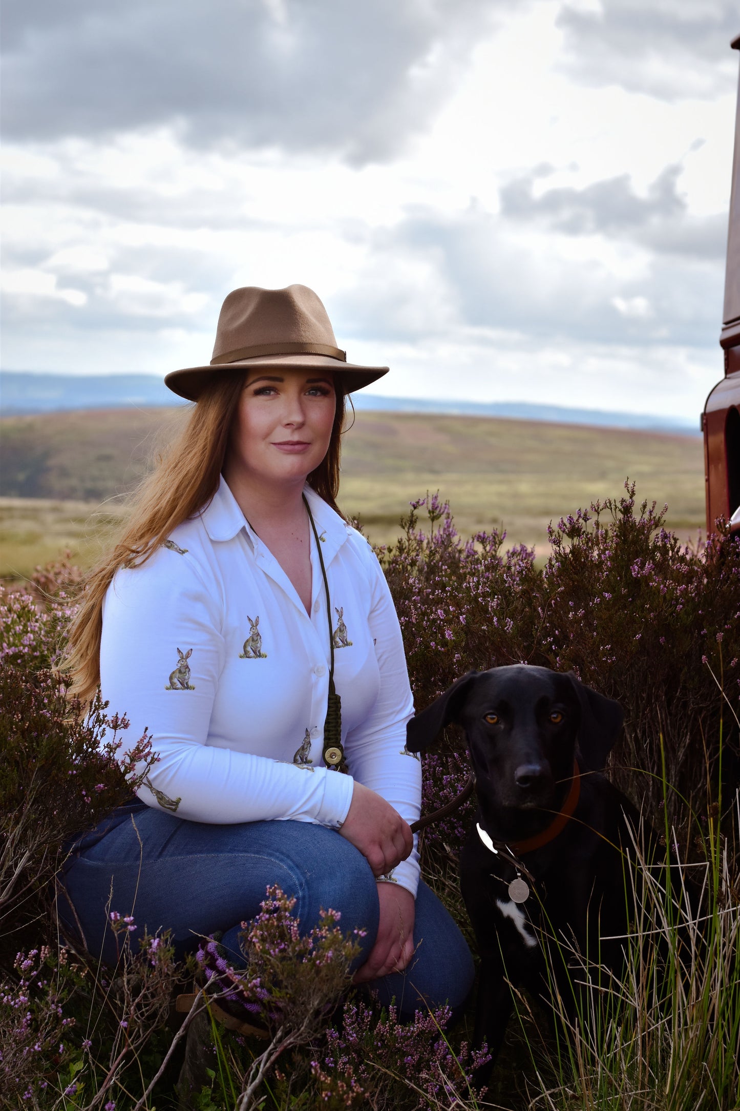 LADIES STRETCH SHIRT | HARE WATERCOLOUR PRINT