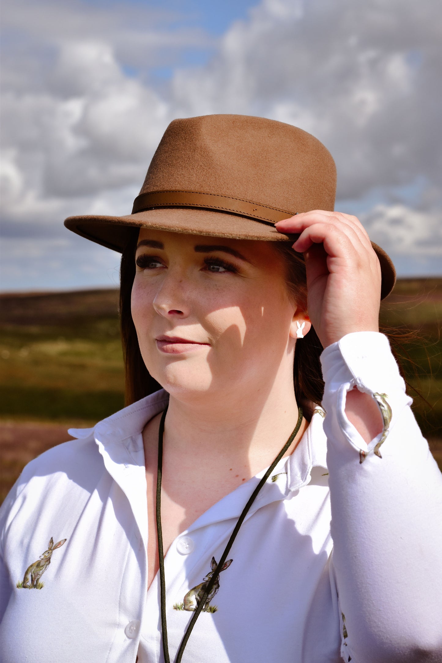LADIES STRETCH SHIRT | HARE WATERCOLOUR PRINT